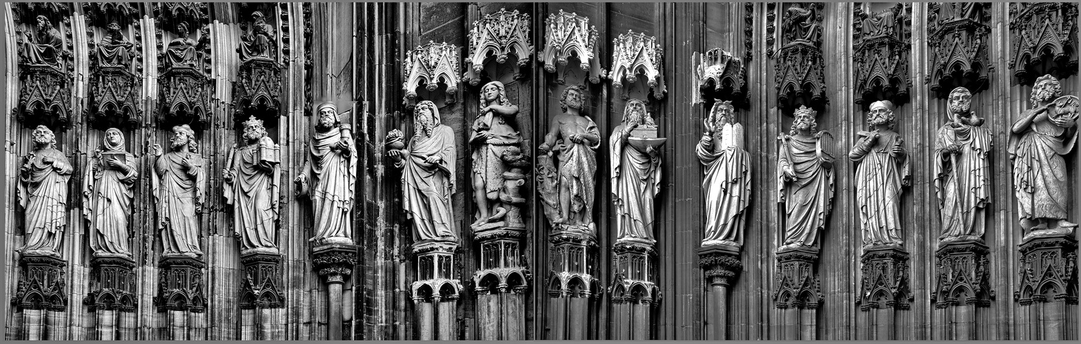 Statuen am Portal des Kölner Doms