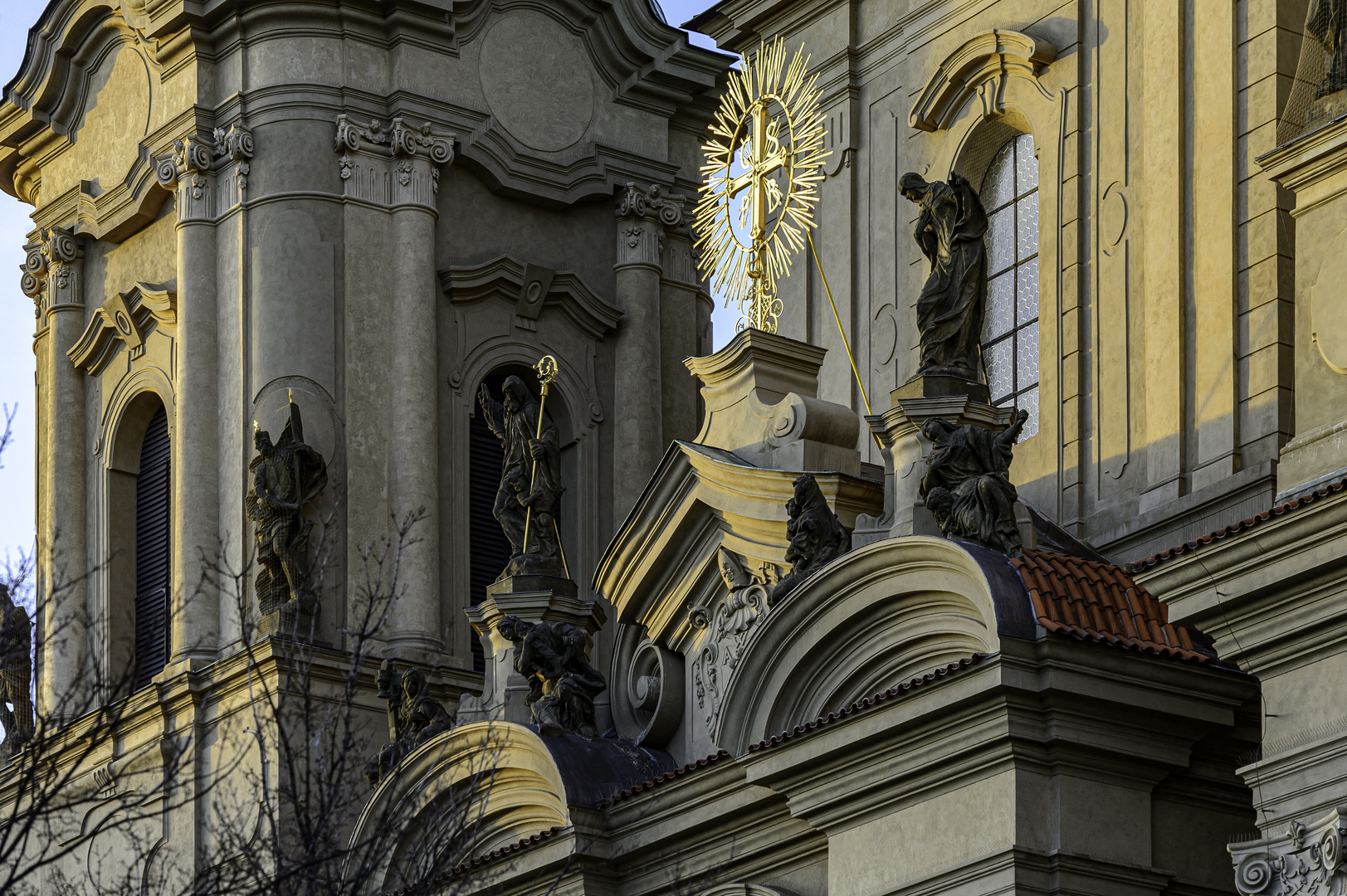 Statuen an der St.-Nikolaus-Kirche