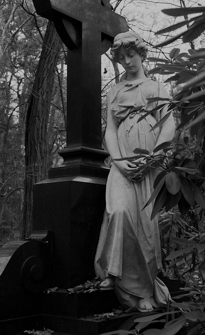 Statuen auf dem Friedhof Stahnsdorf