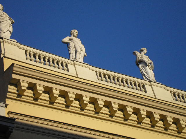 Statuen auf Willy Brandt Haus