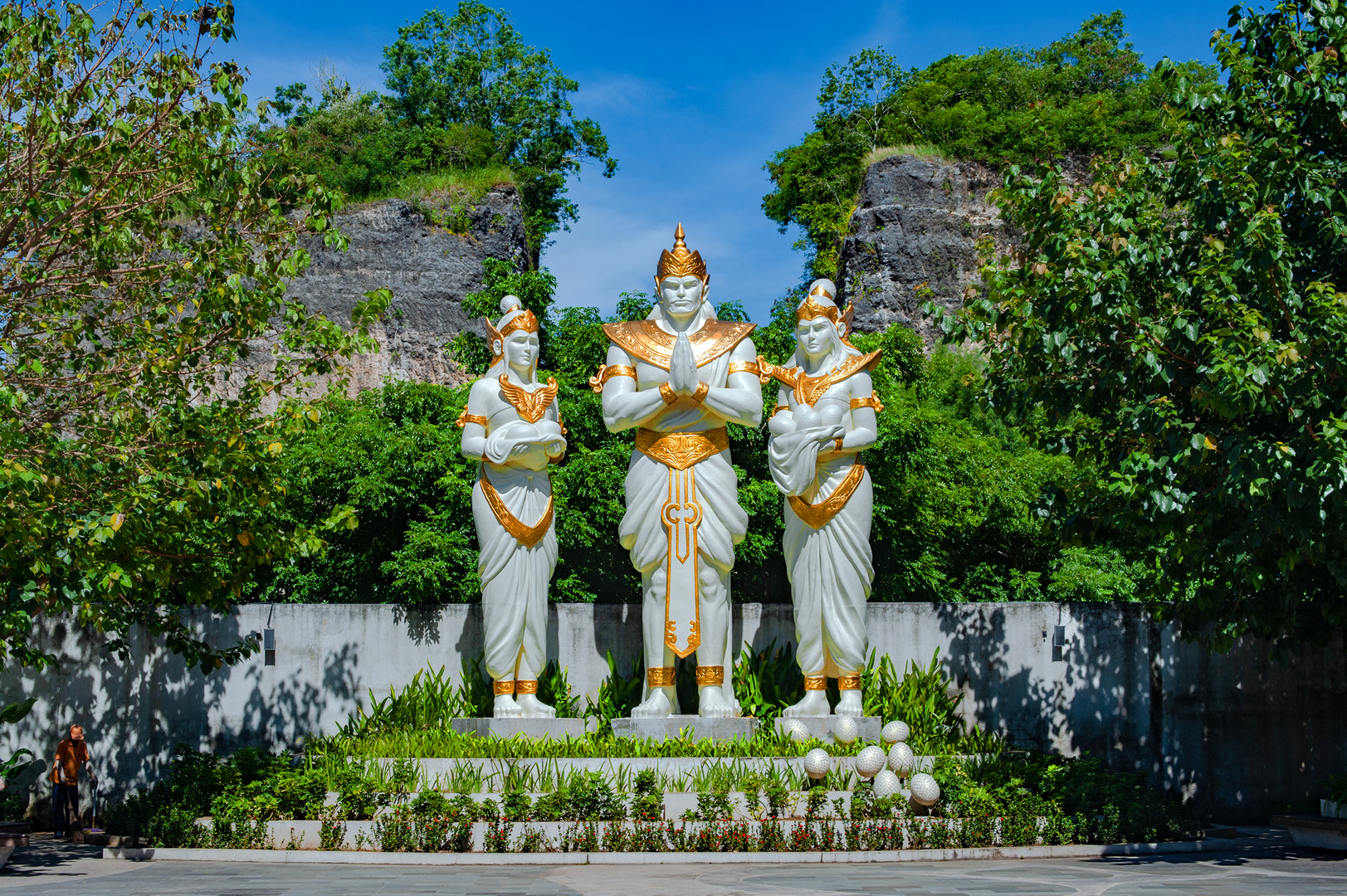 Statues at plaza Bhagawan