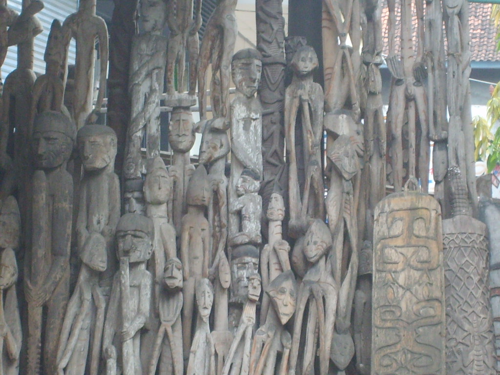 statues de bois