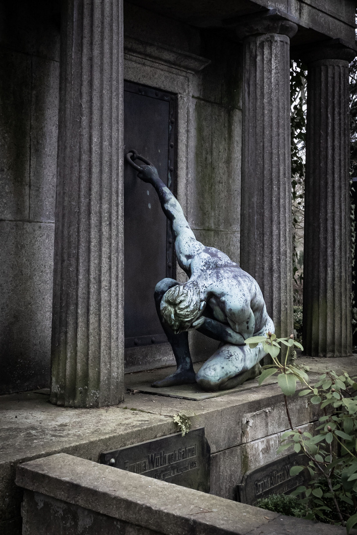 Statur auf dem Friedhof in Eisenach 