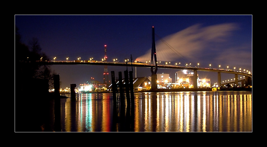 Stau auf der köhlbrandbrücke