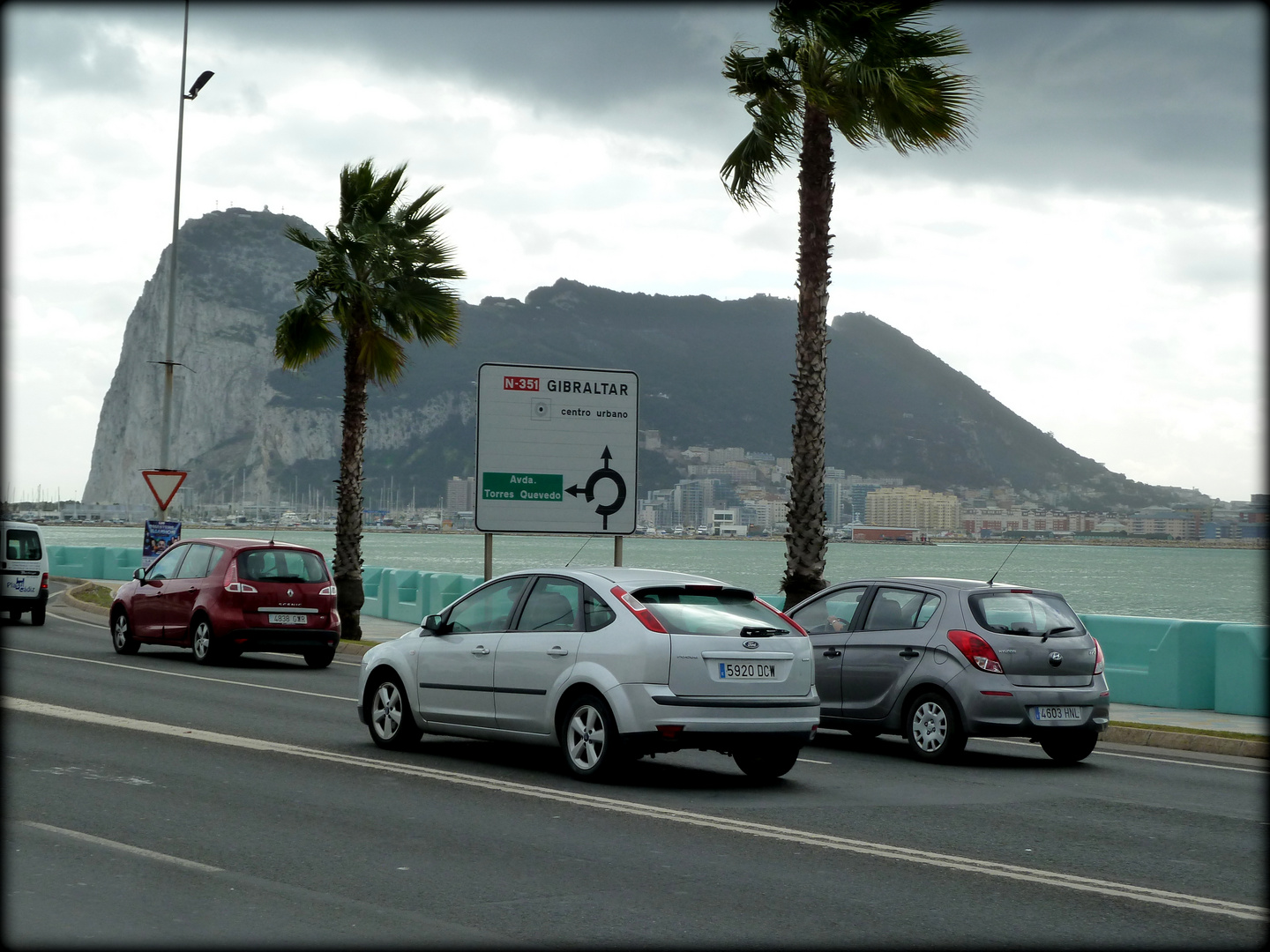 stau bei gibraltar und das wetter war auch noch mies . .