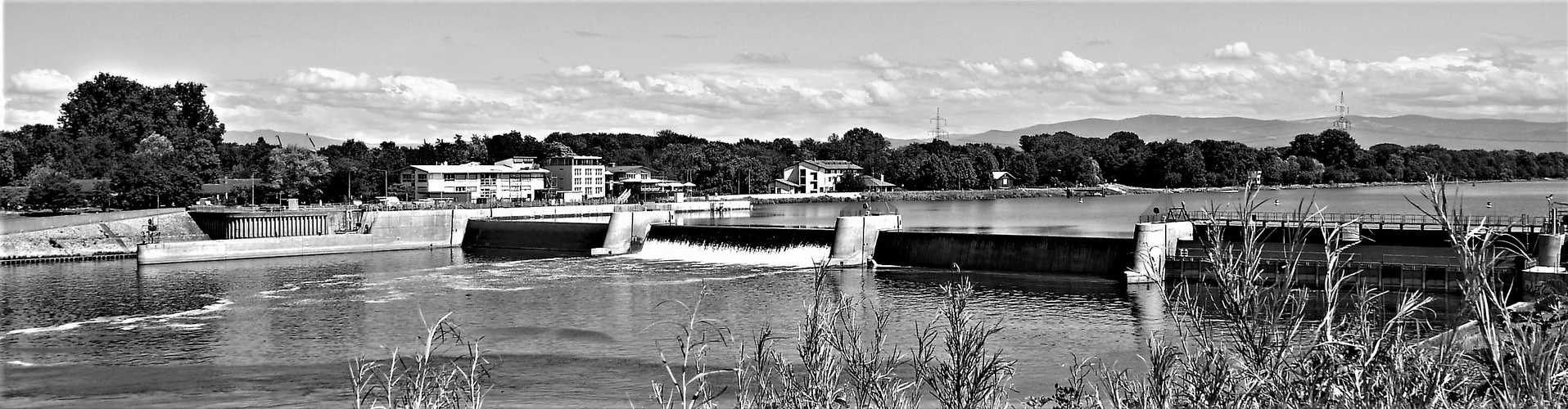 Stau des Hochrheins in Schaffhausen