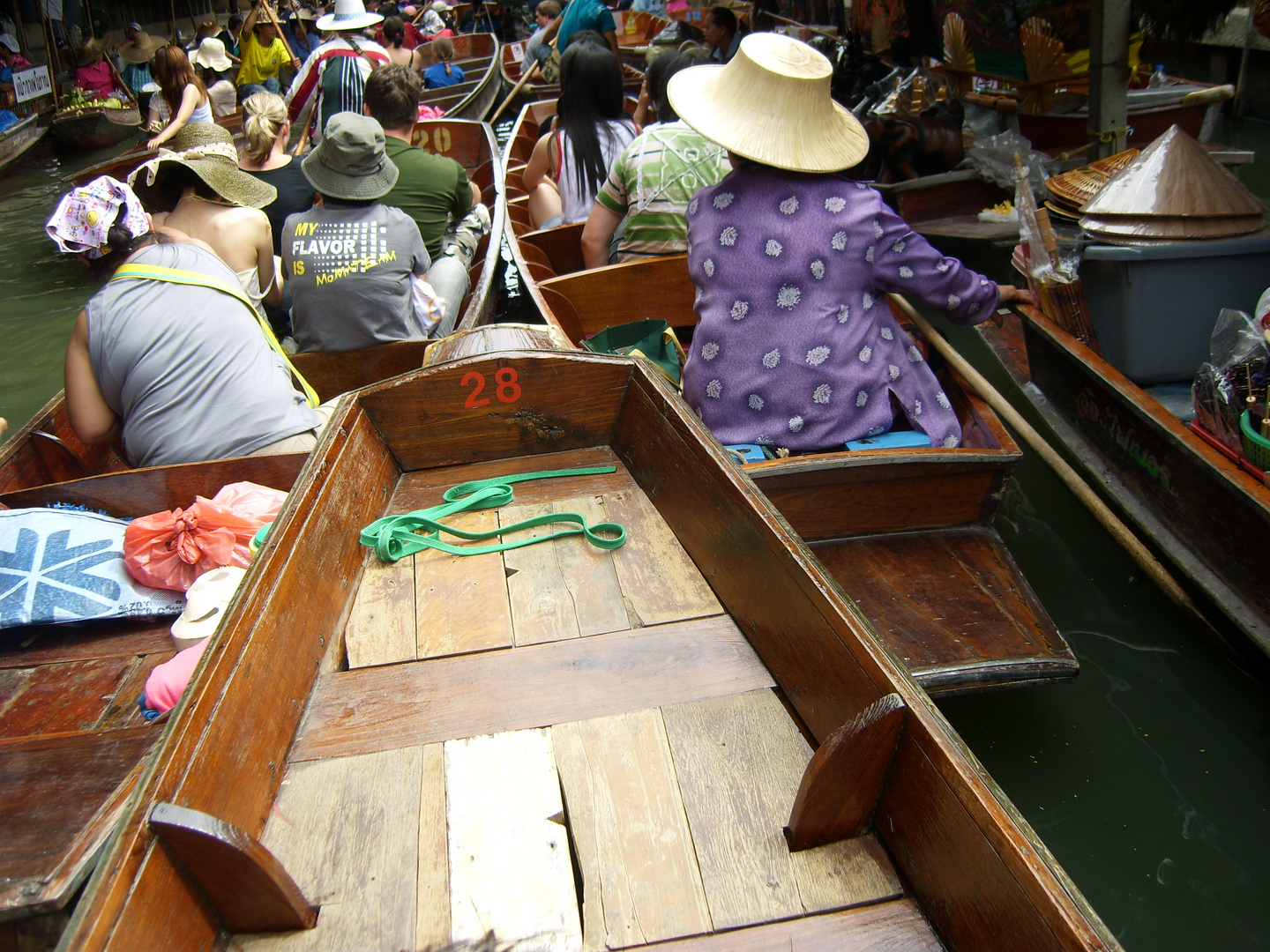 - STAU - Floating Market