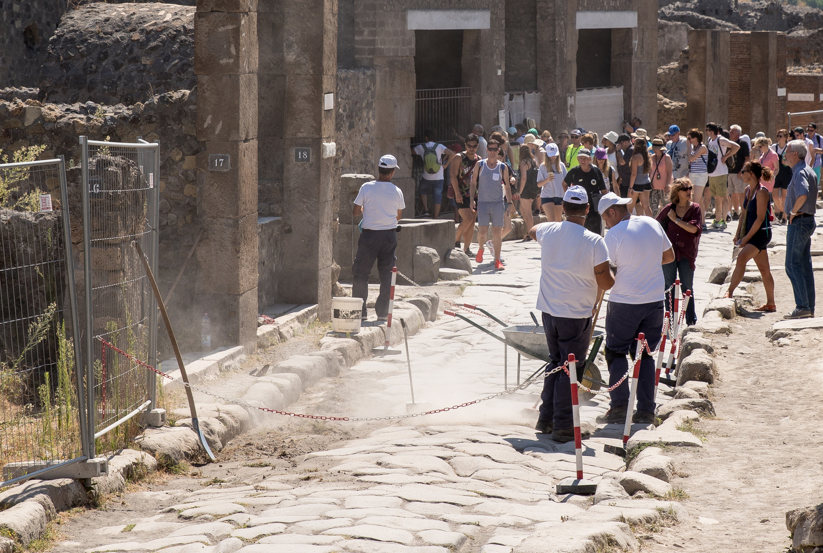 Stau und Umleitung wegen "Straßenfeger in Pompeji"