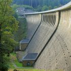 Staudamm der Aggertalsperre in NRW aus einer anderen Perspektive