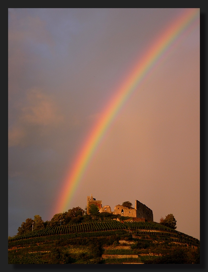 Staufener Burg mit Regenbogen, erstes Bild