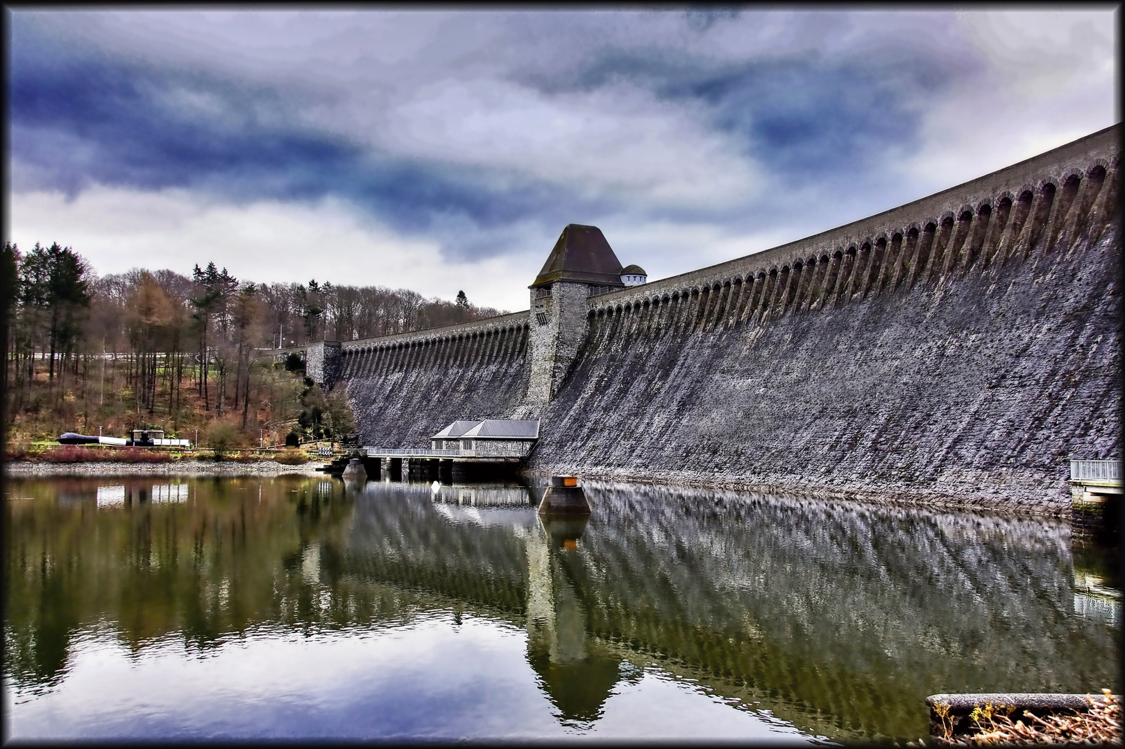 Staumauer der Möhnetalsperre