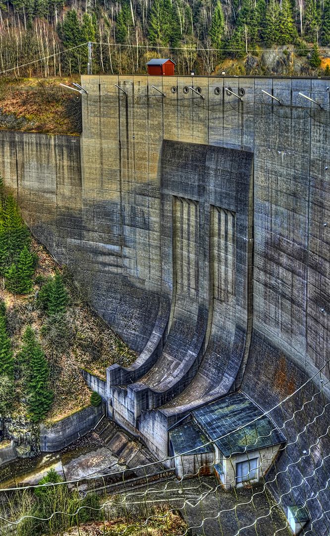 Staumauer der Okertalsperre bei Niedrigwasser