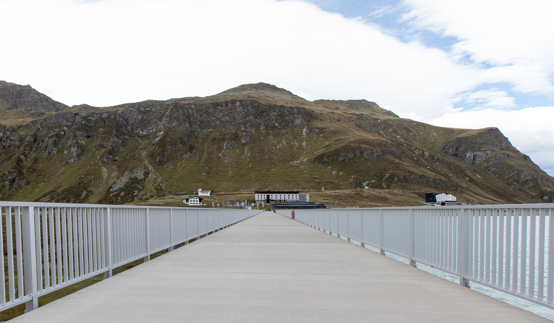 Staumauer von oben an Bieler Höhe (Silvretta)