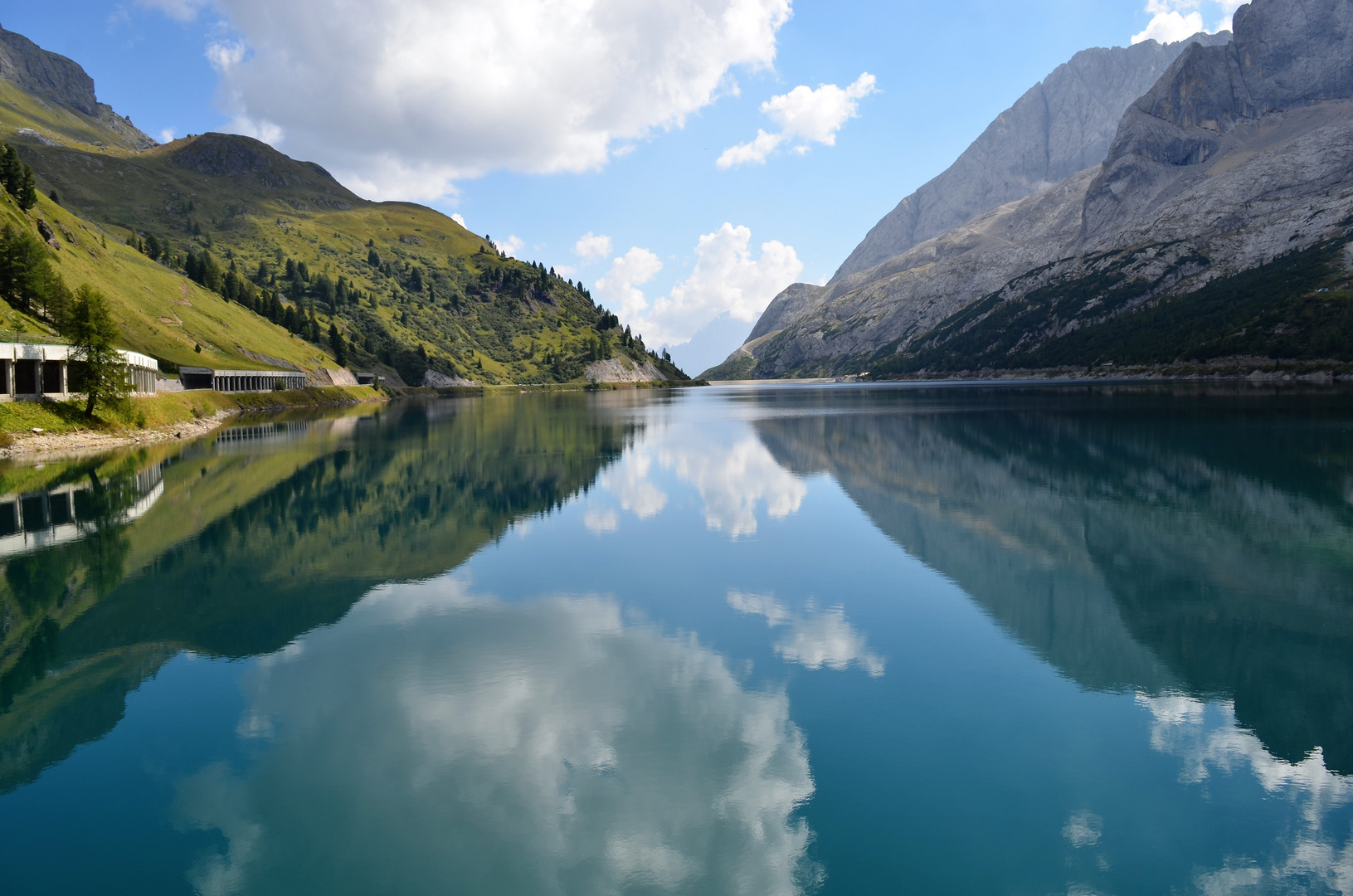 Stausee bei der Berggruppe Mormalada 