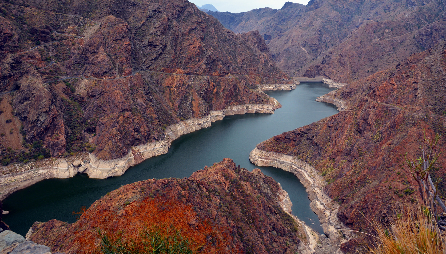 Stausee im Gebirge auf Gran Canaria