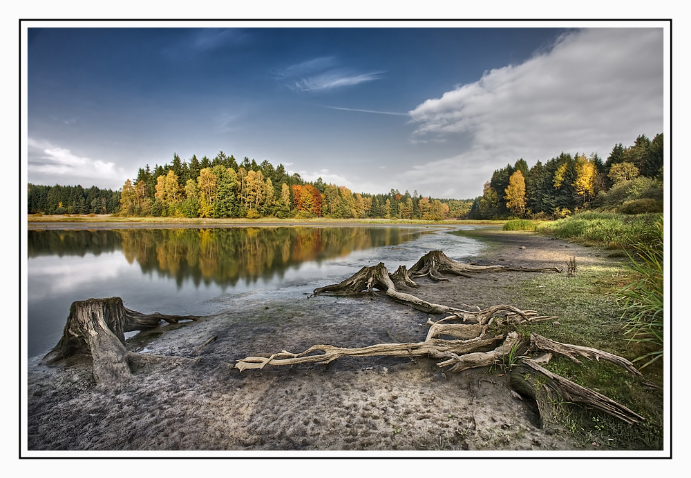 Stausee im Herbst