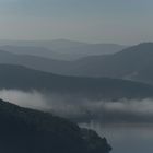 Stausee im Morgennebel