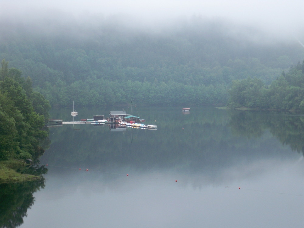 Stausee im Nebel