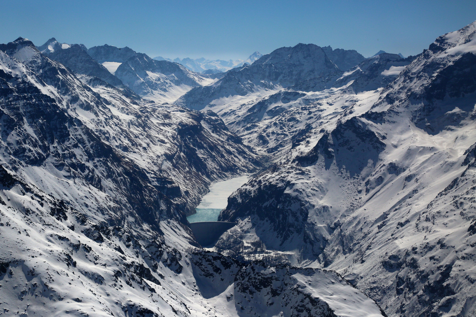 Stausee in den Walliser Alpen