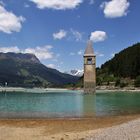 Stausee mit Kirchturm bei Reschen