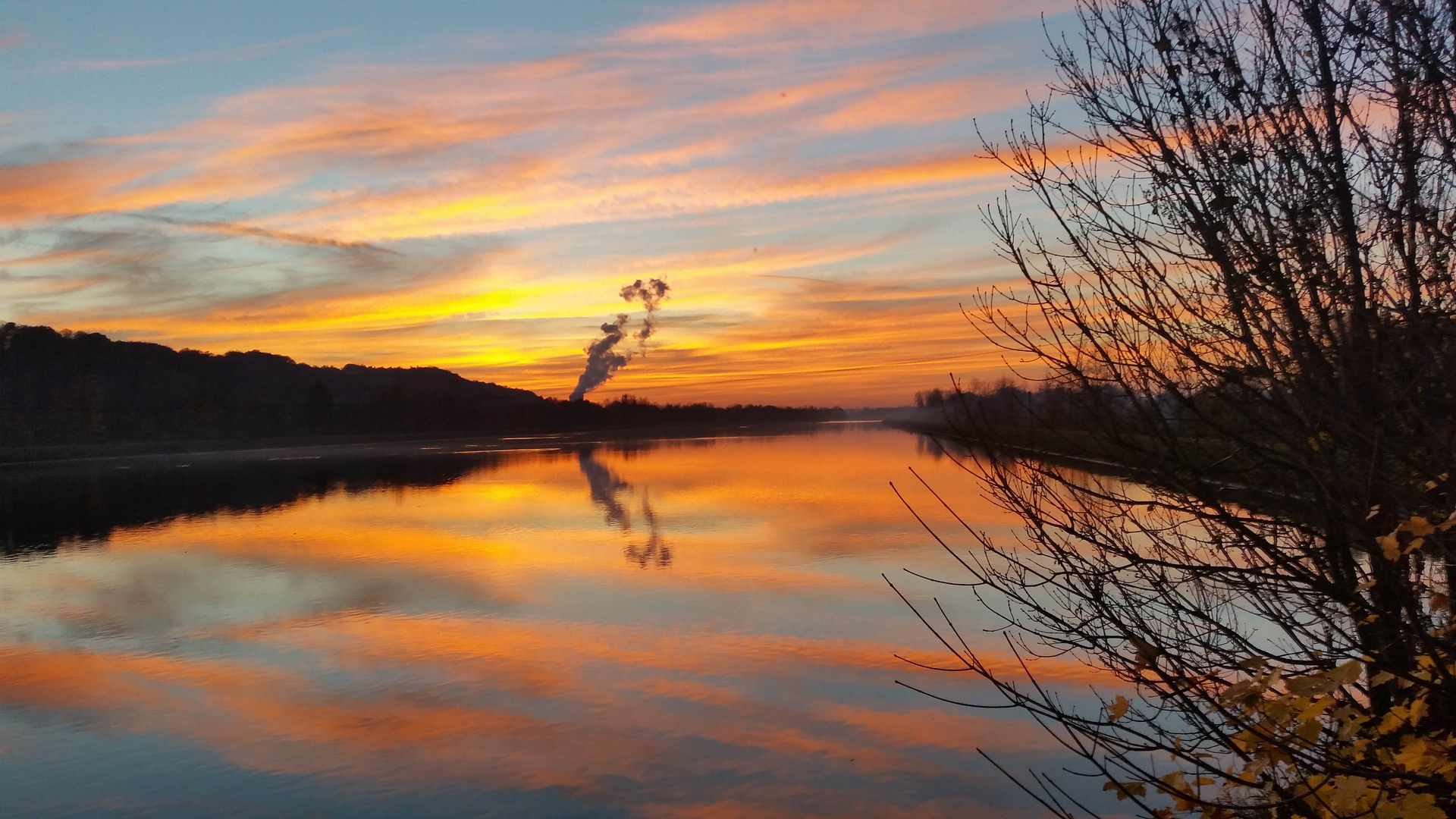 Stausee und Atomkraftwerk