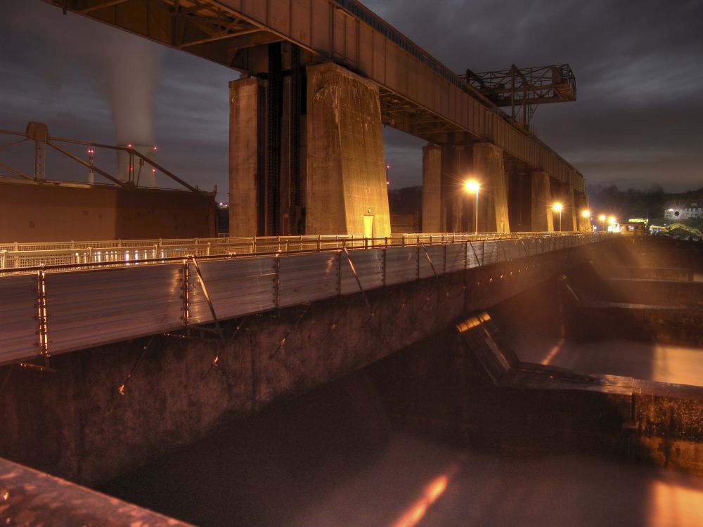 Stauwehr bei Nacht, diesmal HDR