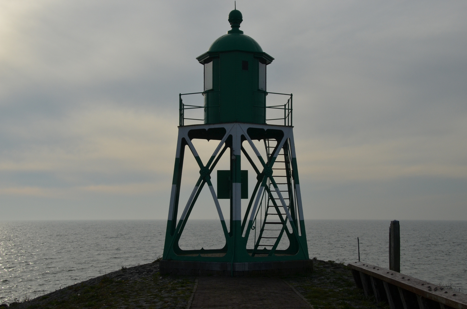 Stavoren Vuurtoren met waterpas lijn