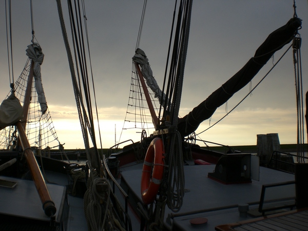 Stavorener Hafen bei Sonnenuntergang