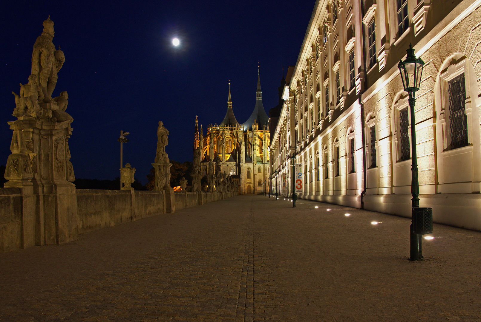 St.Barbara Kathedrale bei Nacht