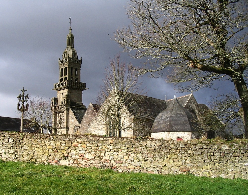 " Ste Marie du Menez Hom avant la pluie "