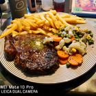 Steak mit Pommes und Gemüse 