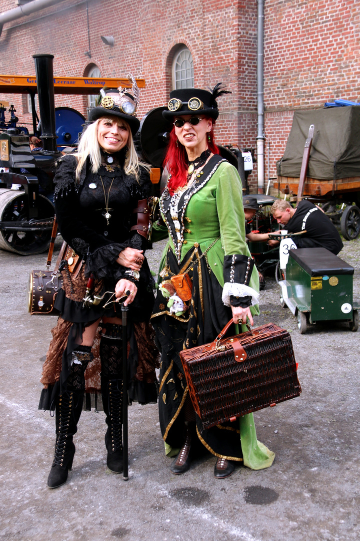  Steam Punk Ladys