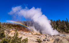 Steamboat Geyser, Yellowstone NP, Wyoming, USA