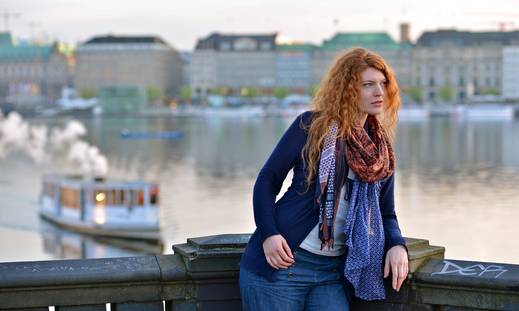 Steamboat With Beauty Foto & Bild | street, outdoor, woman Bilder auf