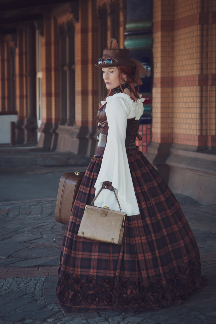 Steampunk Lady Hundertwasserbahnhof Uelzen 