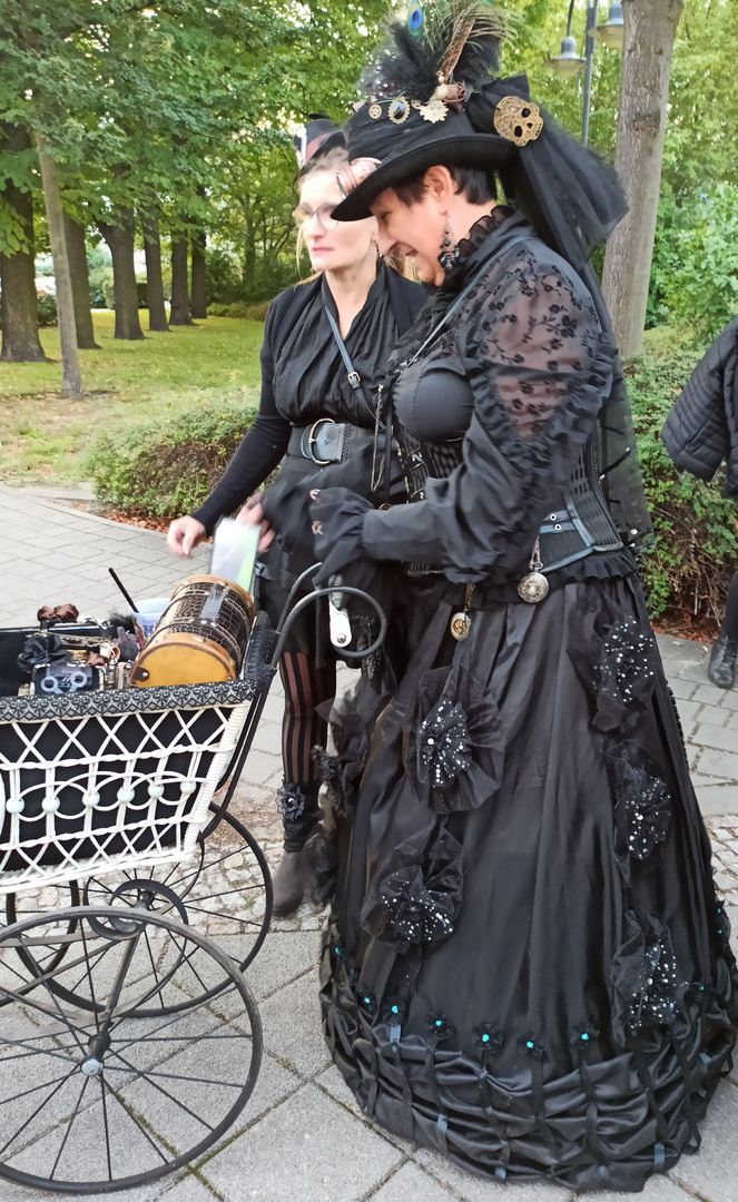 Steampunk Lady in black