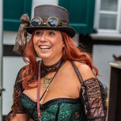 Steampunkerin ;-)