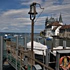 Steckborn - Hafensteg mit Nebelglocke und Turmhof am See