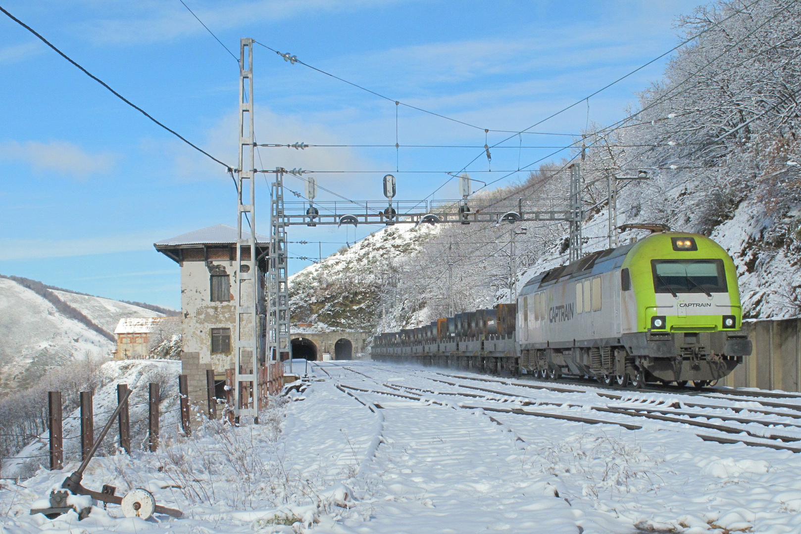 Steel coil train to Busdongo