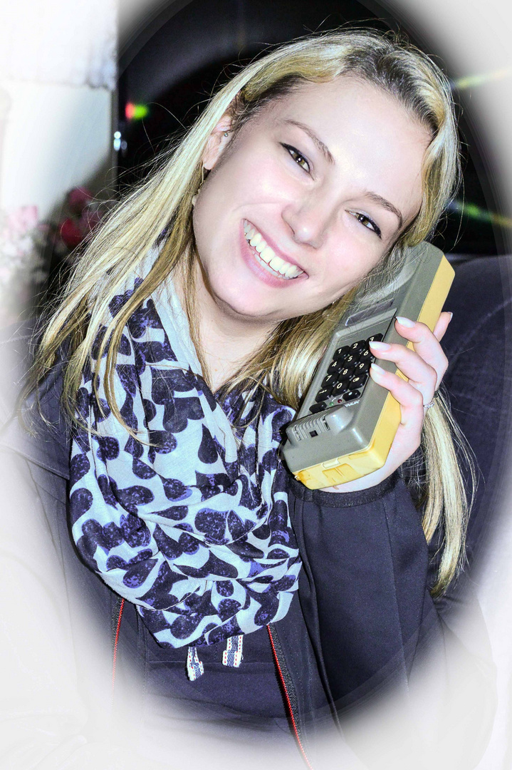 Steffi mit altem Mobiltel