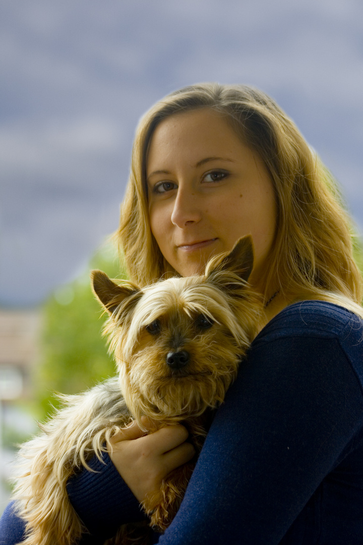 Steffi mit Hund mit neuem Himmel