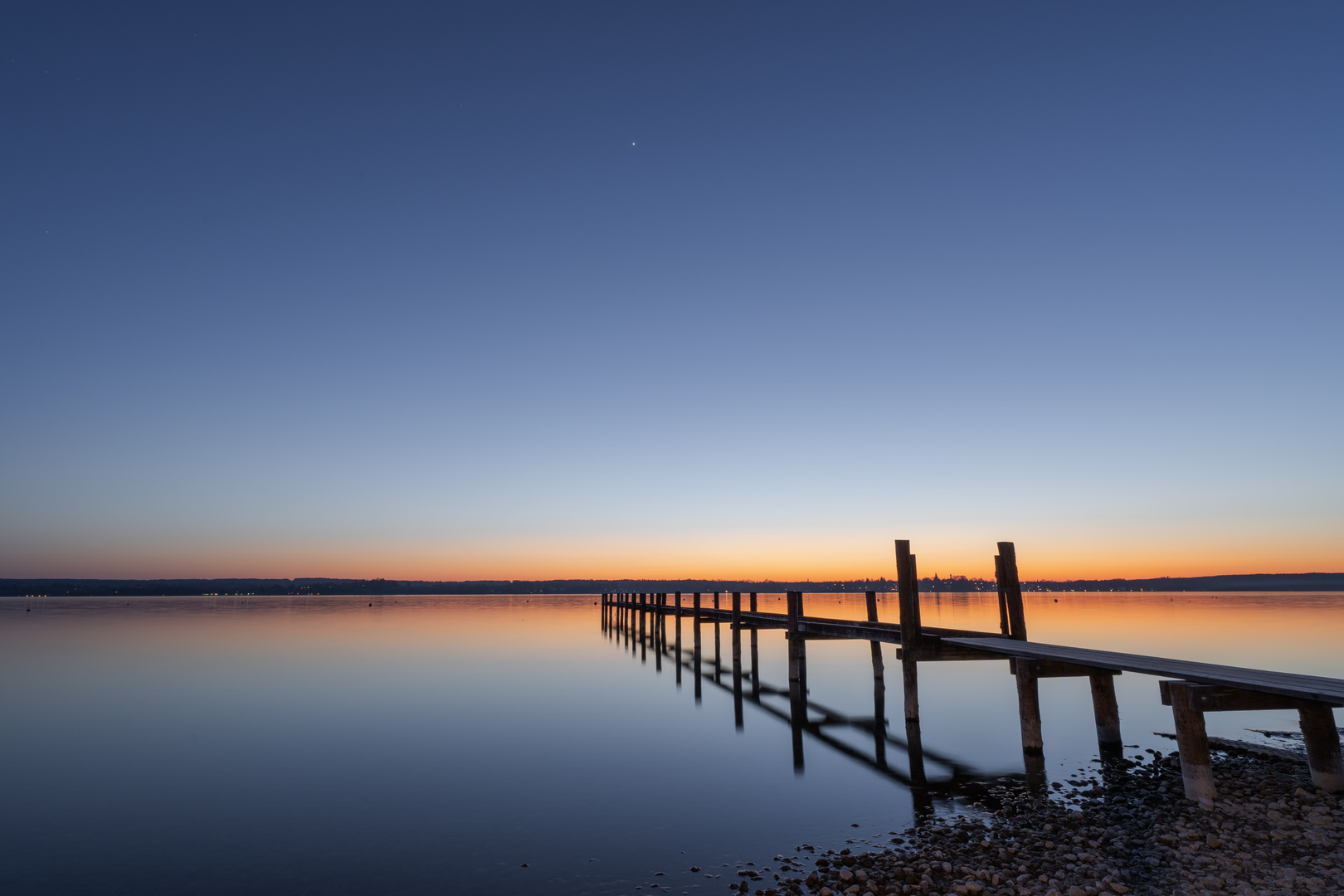 Steg am Ammersee von der Seite