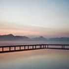 Steg am De Wittsee in Nettetal heute Morgen kurz vor Sonnenaufgang