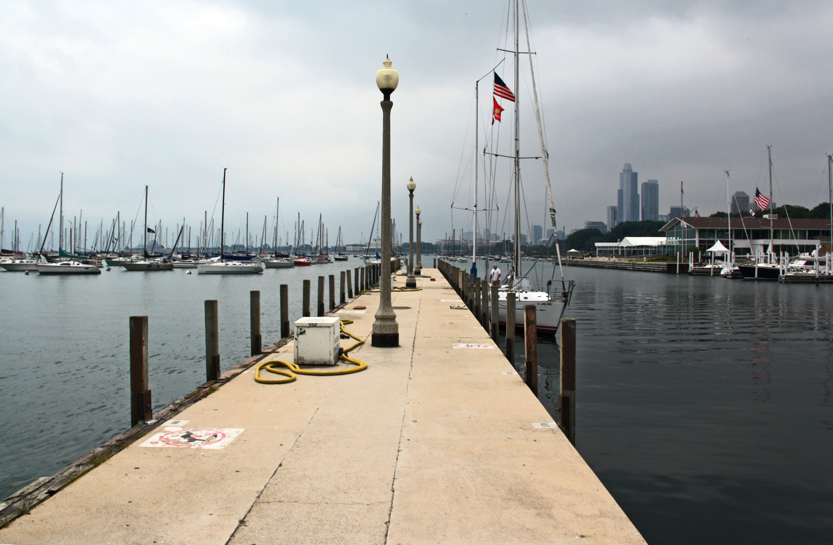 Steg am Hafen von Chicago