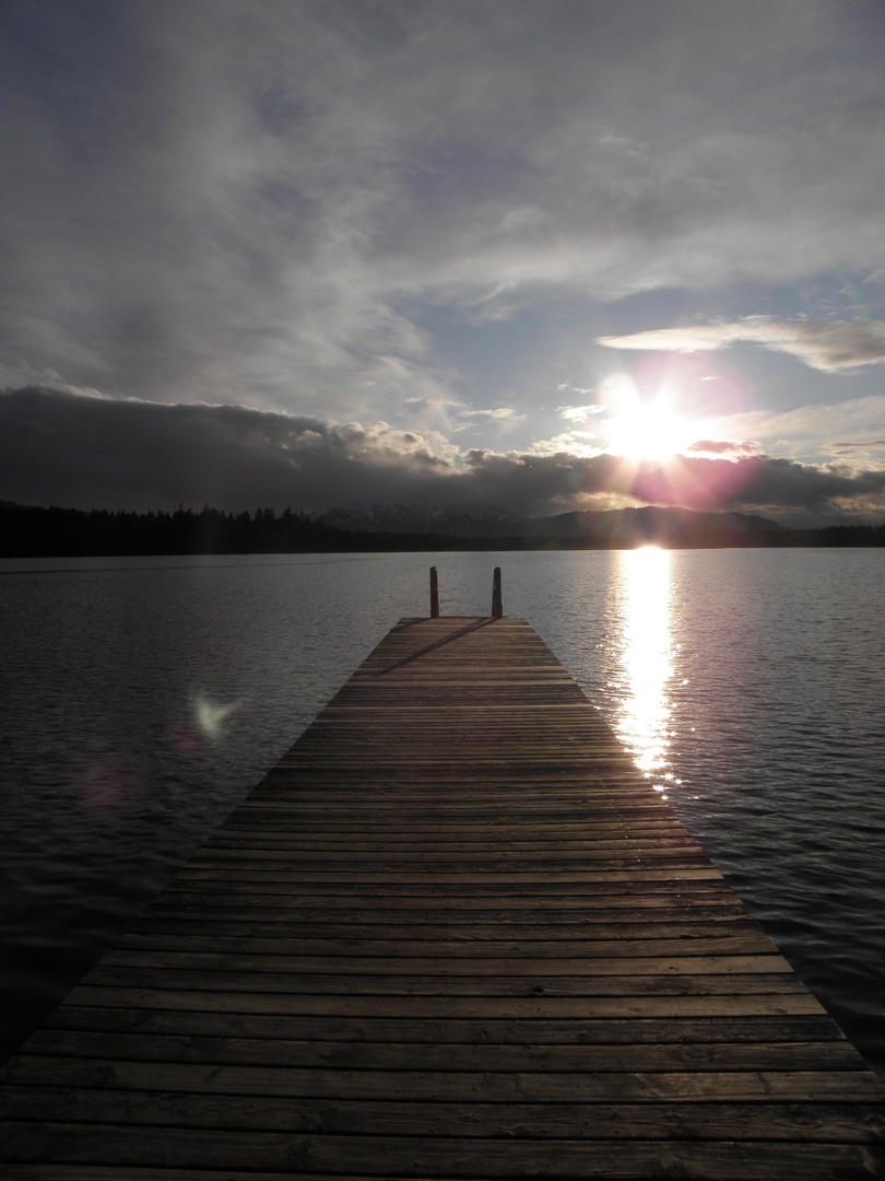 Steg am Kirchsee bei Sachsenkam