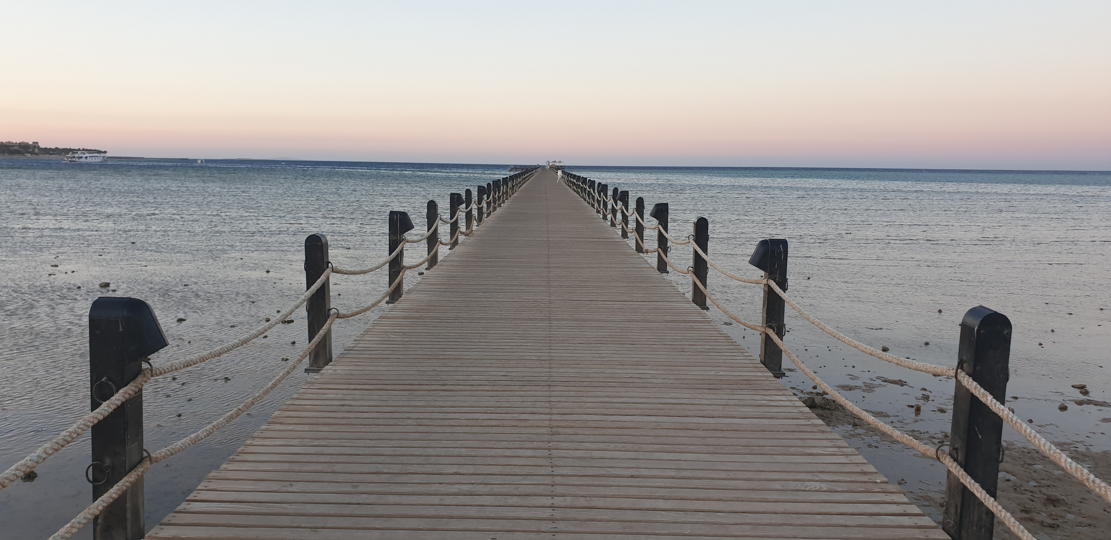 Steg am roten Meer