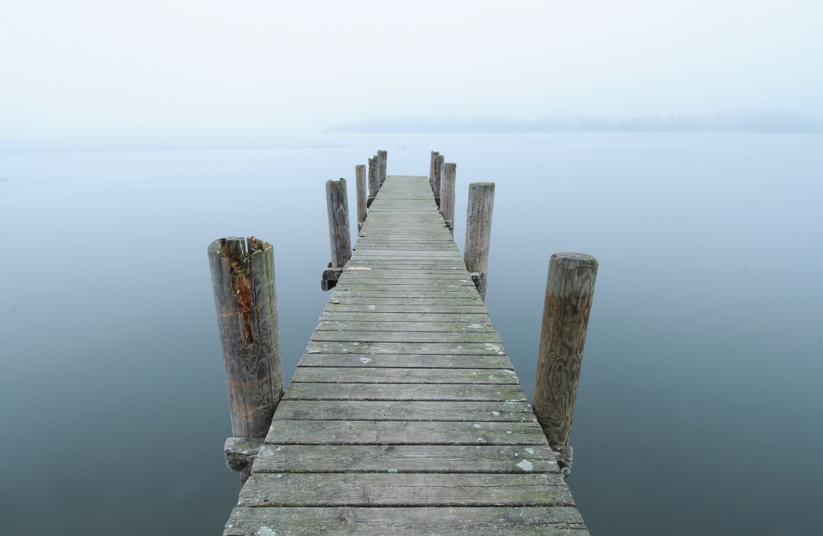 Steg im Nebel am Chiemsee