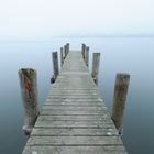 Steg im Nebel am Chiemsee