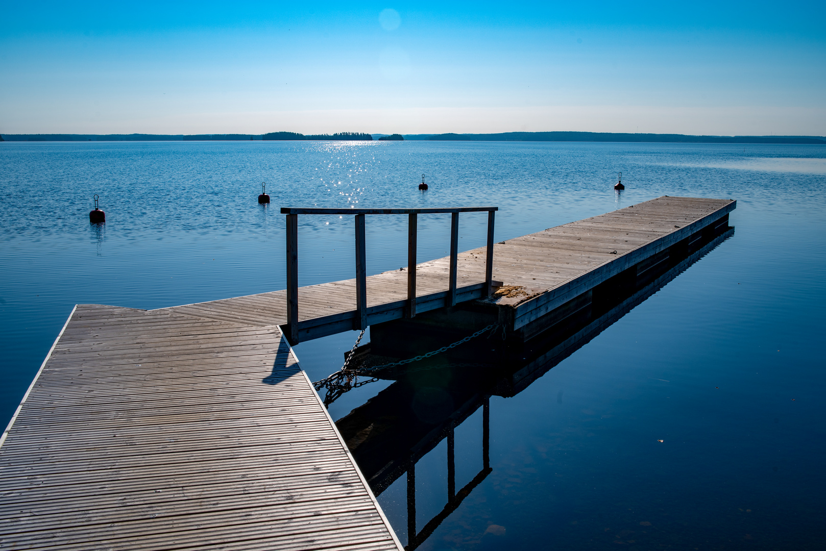 Steg in den Finnischen See