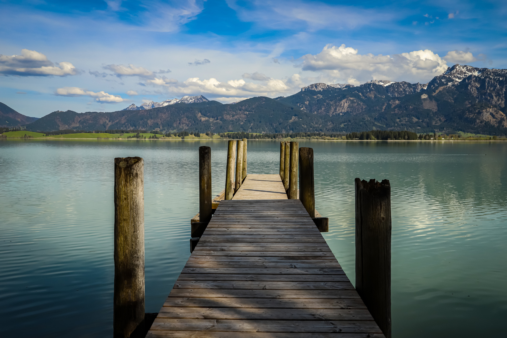 Steg in den Forggensee